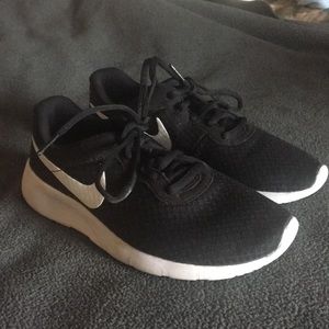 Youth Girls Black Nike Shoes